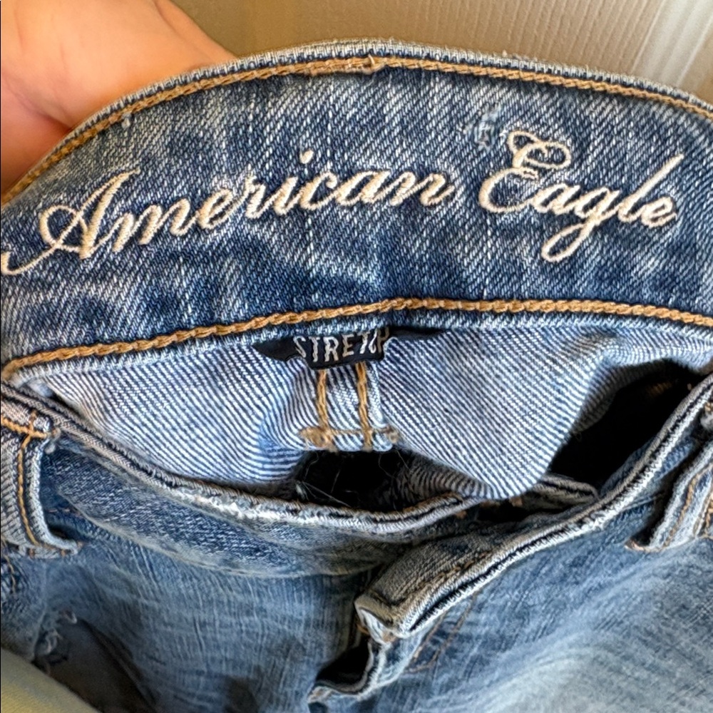 American Eagle | “Boyfit” Light Wash Distressed Straight Leg/Boot Cut Size 4 - Picture 4 of 7
